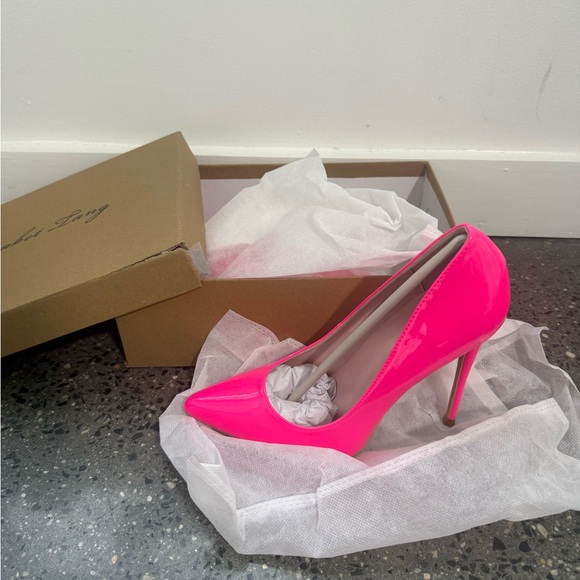 Women's Hot Pink Stiletto Heels - Picture 4 of 15